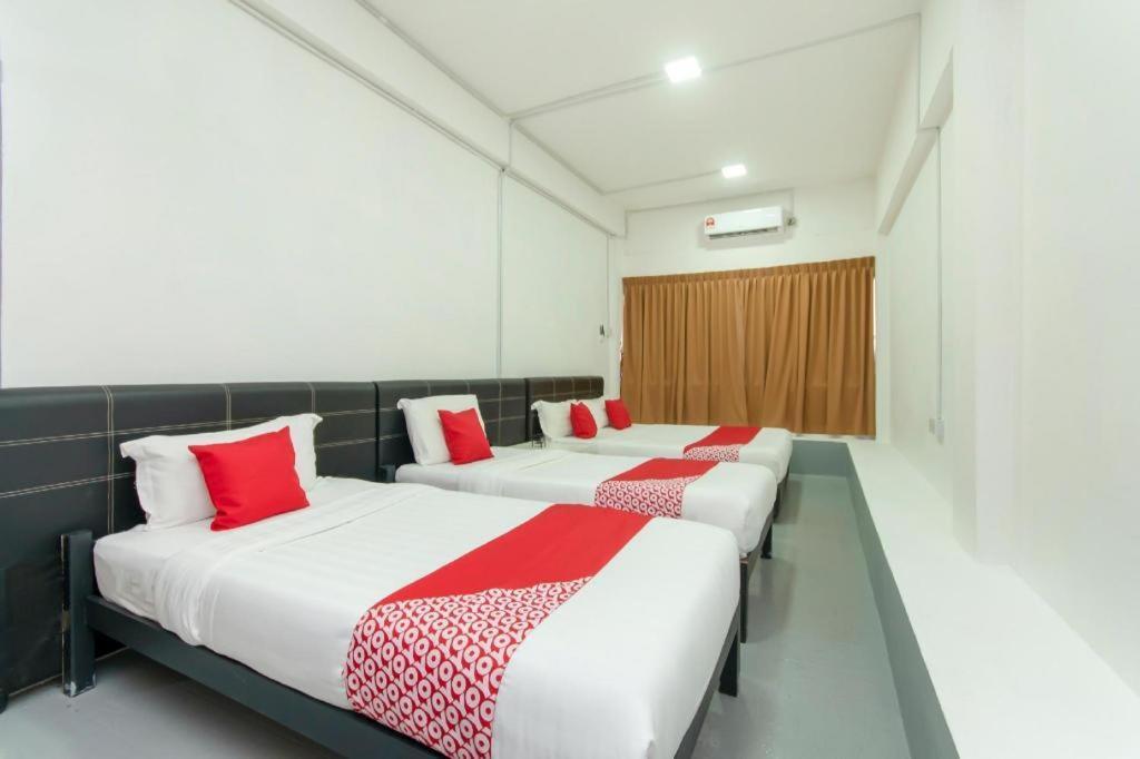 Oyo 43993 Madsuite Kota Kinabalu Exterior foto
